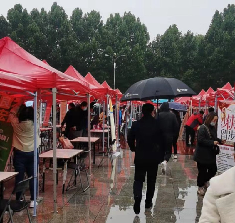 “雨中求賢，職等你來(lái)”農(nóng)達(dá)生化參加中牟縣招才引智人才招聘會(huì)(圖2)
